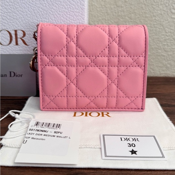 NEW DIOR Lady Dior Cannage Lambskin Leather Medium Compact Wallet in Pink - Picture 3 of 9